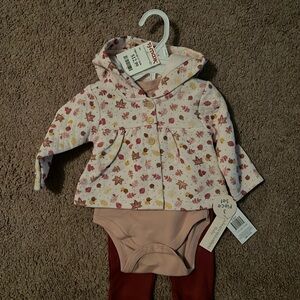 3-6 month baby girl outfit. Never worn, with tags.